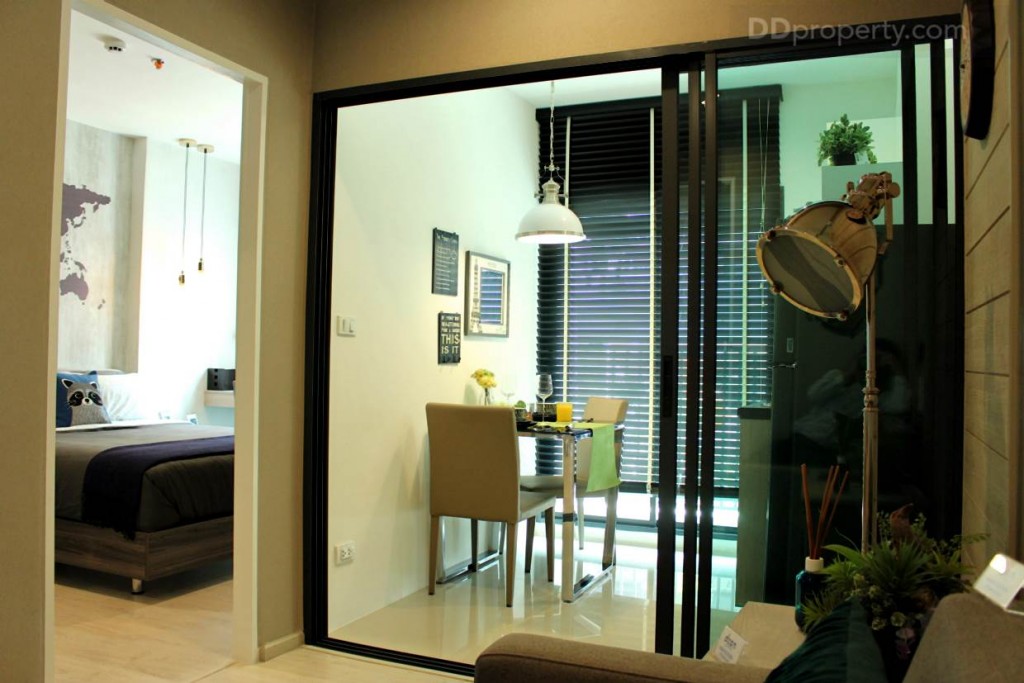 พื้นที่ของห้องครัวนอกแบบแยกส่วนเป็นครัวนอกแบบปิด เพื่อป้องกันกลิ่นอาหาร