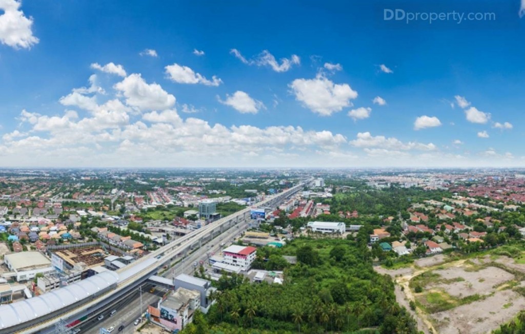 วิวทางทิศตะวันตก จากความสูง 73 เมตร ประมาณชั้นที่ 25 แม้จะไม่ได้เห็นวิวแม่น้ำเจ้าพระยา แต่มุมมองทางทิศตะวัตตกก็ยังคงสวยทุกครั้งในช่วงยามเย็น และสิ่งที่ทำให้ดูแปลกตาอาจเป็นเรื่องของวิวที่ไม่ใช่ตึกสูงระฟ้าแบบในเมือง หากแต่เป็นแลนด์สเคปแบบชานเมือง ซึ่งเป็นภาพที่ดูสวยงาม และมีเสน่ห์ไปอีกแบบ