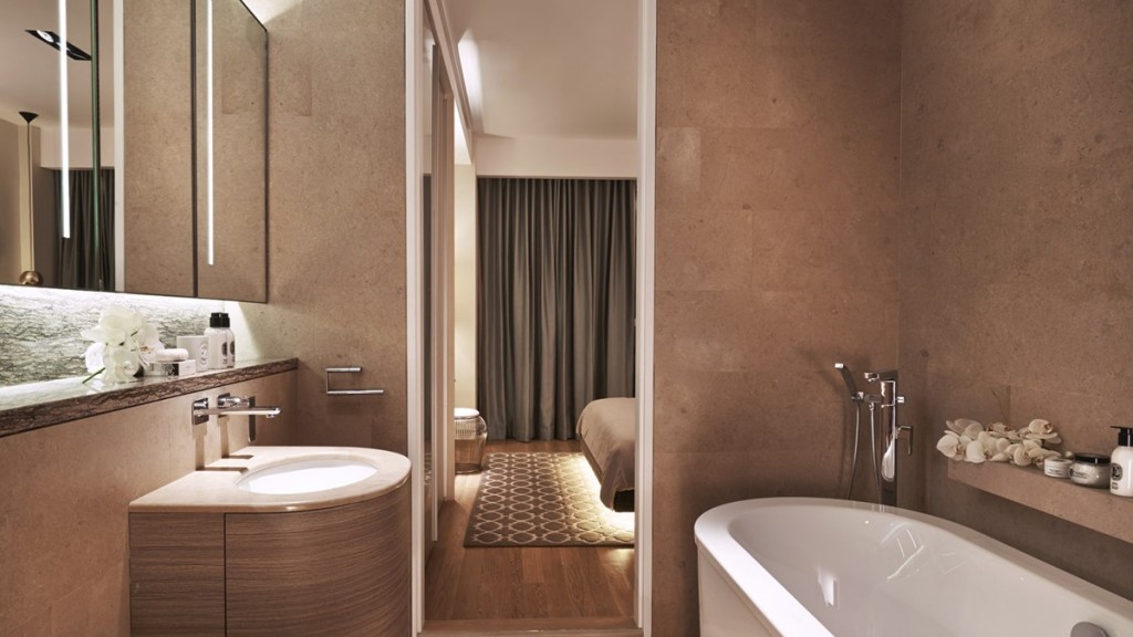 3BR master bathroom / Source: M+S