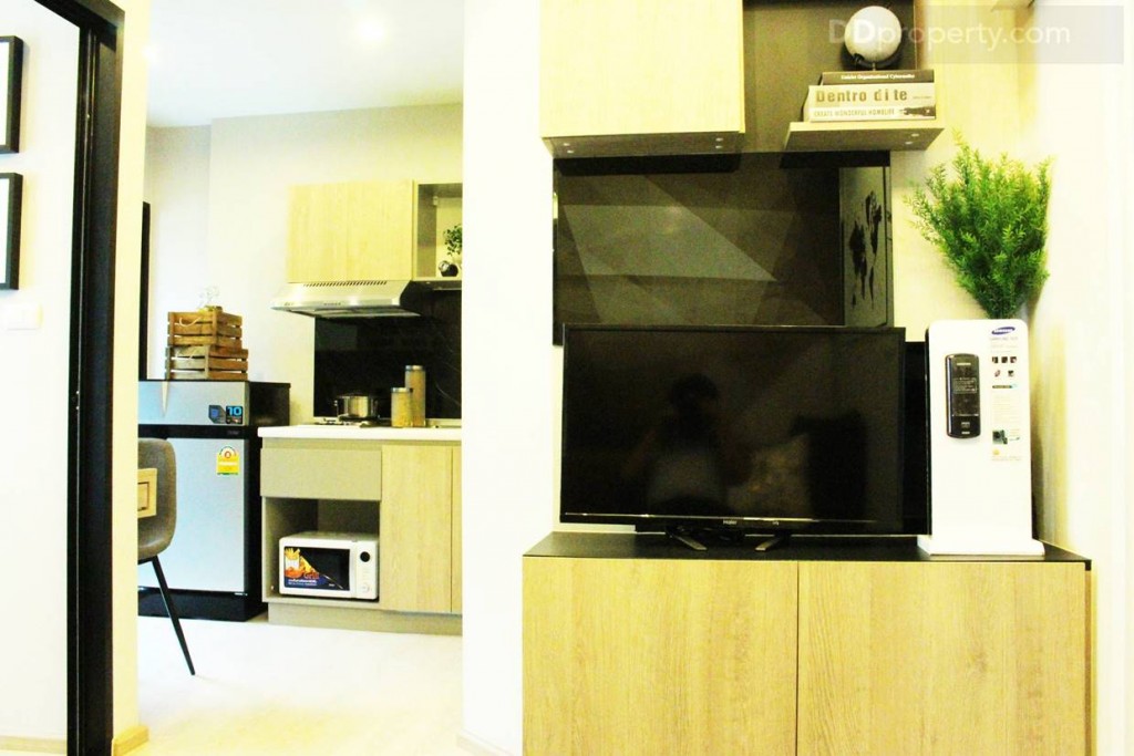 ตู้แบบ knockdown พร้อมเป็นตู้เก็บรองเท้า ส่วนประตูเป็นแบบ digital door lock  ของ Samsung