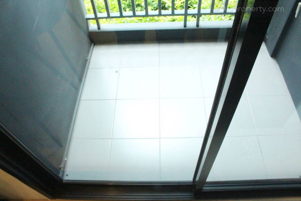 พื้นที่ระเบียงเป็นแบบสีเหลี่ยมจัตุรัสขนาด 1.3 เมตร โดยประมาณ