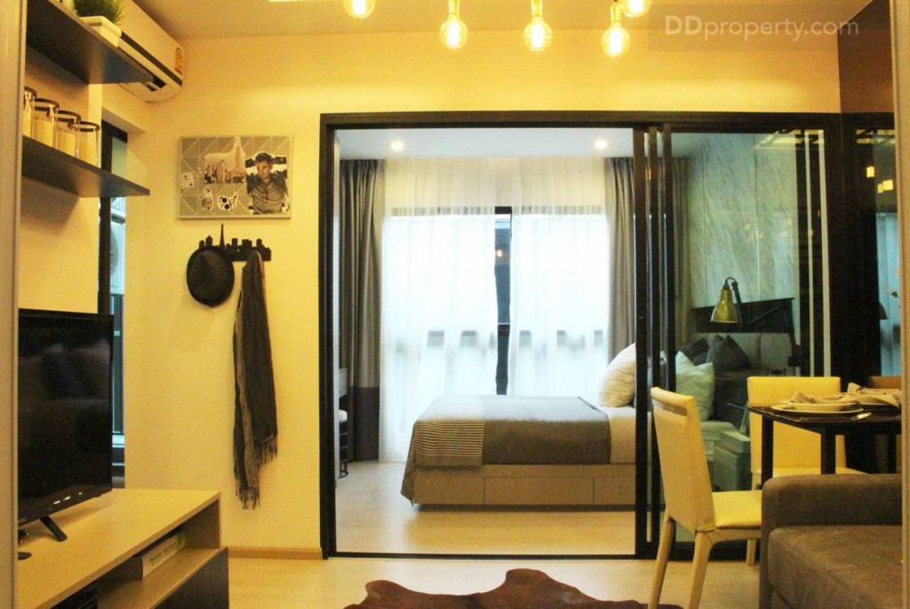 ภายในห้องขนาด 27.5 ตร.ม. มีการจัดวางแปลนห้องเหมือนกับห้อง ขนาด 25 ตร.ม.