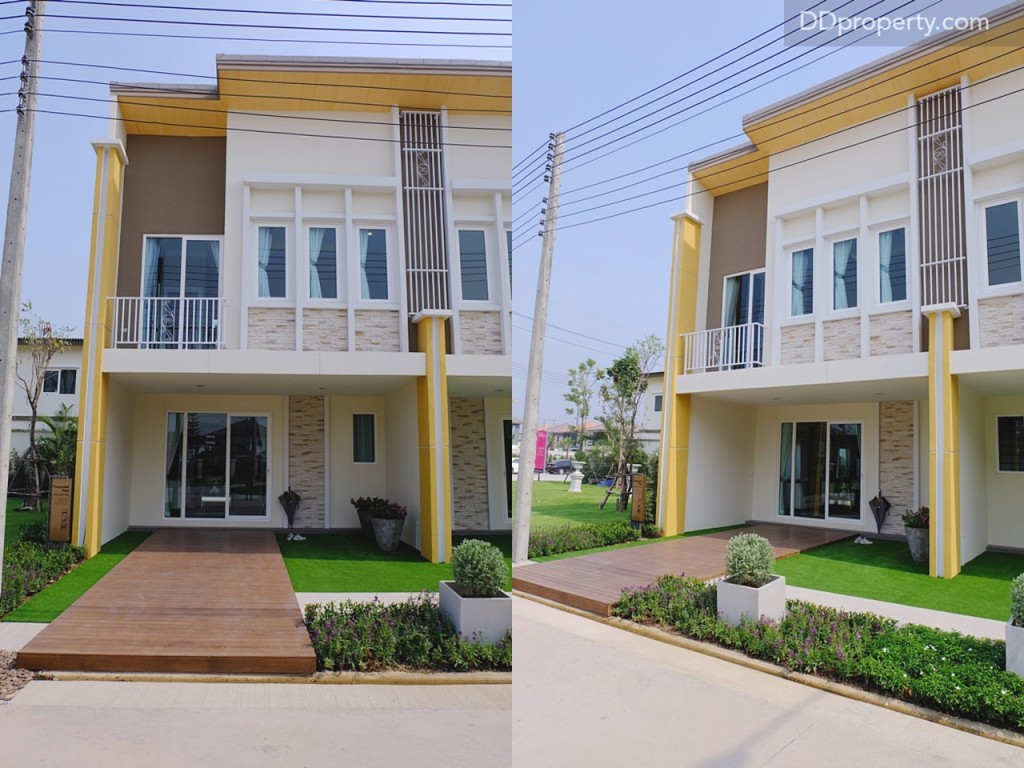 พื้นที่หน้าบ้านจะกว้างกว่า 2 แบบก่อนหน้า  (5.5 เมตร) สามารถจอดรถได้ 2 คัน/ พื้นที่หน้าบ้านจริงจะเป็นปูนเปลือย พร้อมกั้นรั้วให้