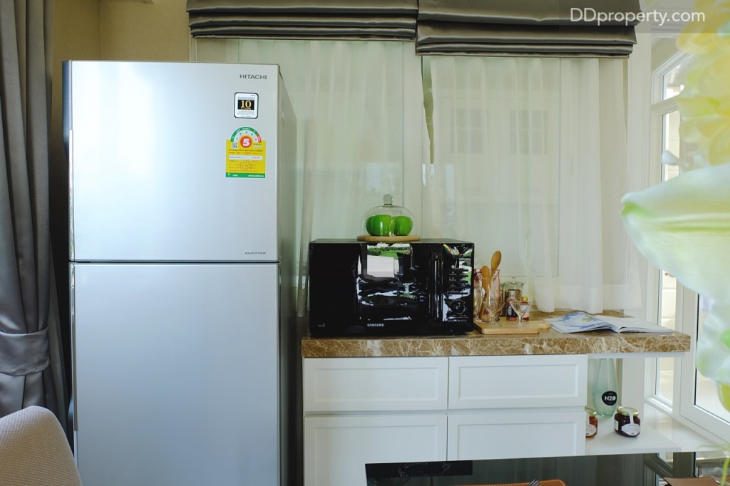 โซนรับประทานอาหาร สามารถติดตั้งจุดเตรียมเครื่องดื่มและขนม-น้ำชาได้ หรือบางท่านอาจจะนำตู้เก็บไวน์ขนาดเล็กมาวางได้เช่นกัน