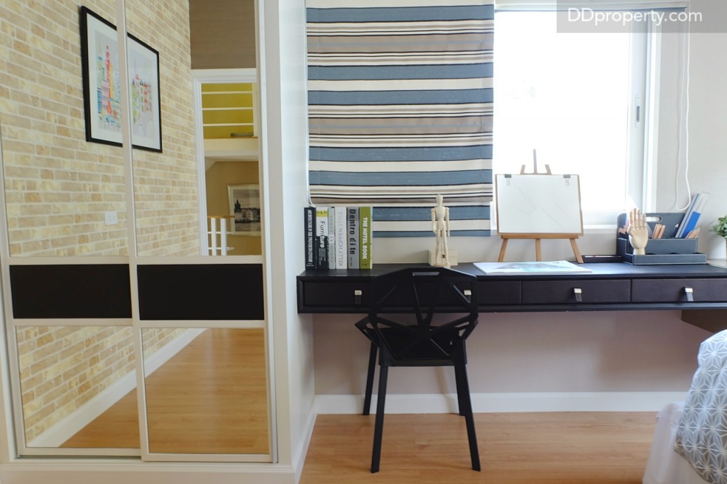 ผู้อยู่อาศัยสามารถเพิ่มฟังก์ชั่นให้กับตัวห้องโดยวางยตู้เสื้อผ้าและโต๊ะทำงานเข้าไปได้