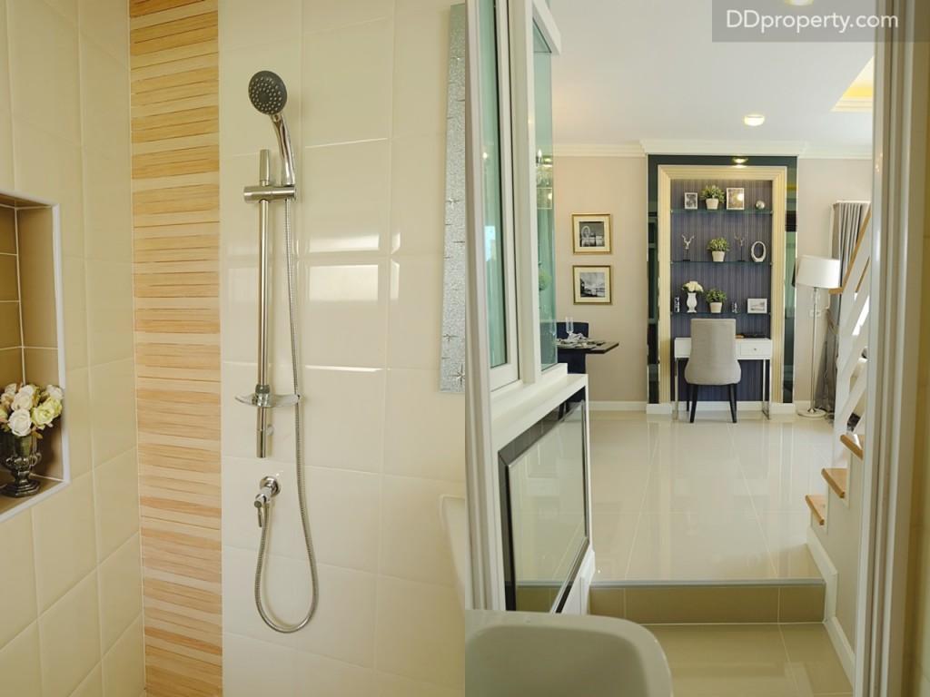 บ้านจริงจะมีประตูลูกบิดติดตั้งให้ 