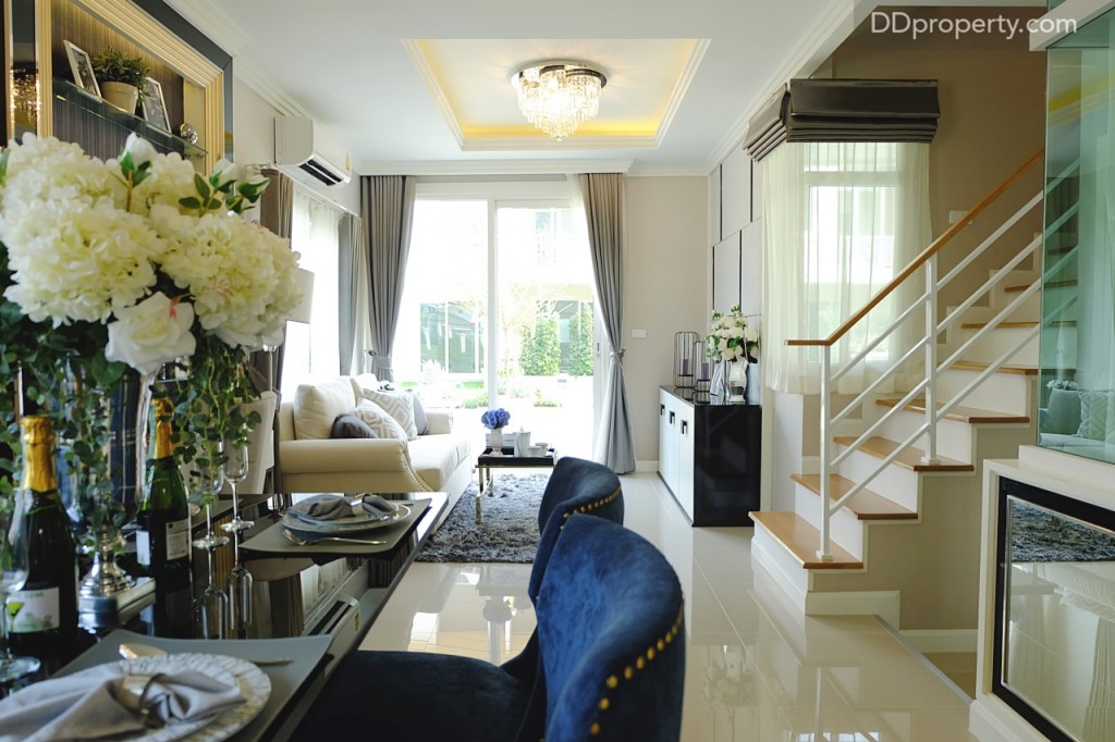 มุมเมื่อถ่ายออกมาจากบริเวณครัว 