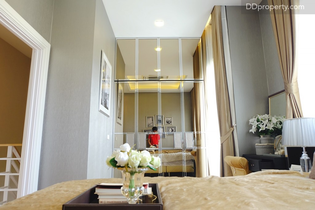 พื้นที่ด้านในห้อง Master Bedroom สามารถบิลท์อินตู้เสื้อผ้าได้ (เป็นเพียงไอเดียในบ้านตัวอย่าง ห้องจริงเป็นห้องโล่ง) 