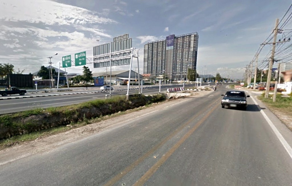 สักพักให้เตรียมตัวกลับรถใต้สะพาน แล้ววิ่งไปตามถนนเลี่ยงเมือง