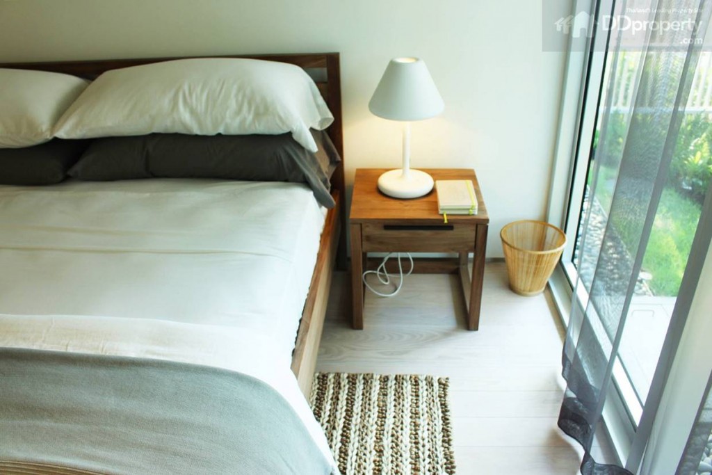 ห้องมีขนาดประมาณ 4 x 6 เมตร ซึ่งค่อนข้างกว้างขวาง มีกระจกบานกระทุ้งเพื่อเปิดรับบรรยากาศ, พื้นที่สีเขียว และวิวของลากูนได้สบายๆ