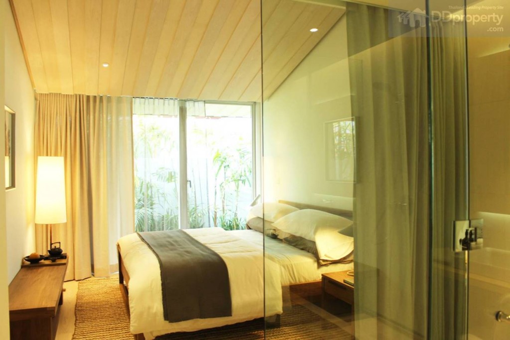 ห้องนอนที่สองมีขนาดและรูปแบบที่เหมือนกันกับห้องแรกทุกประการ