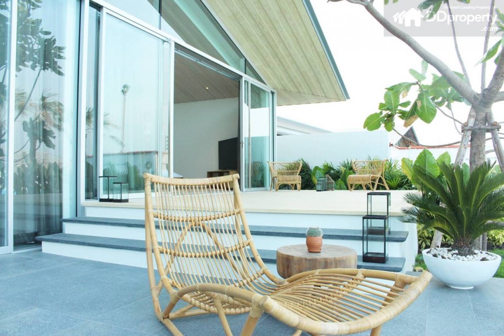 พื้นที่ส่วนต่างๆ ภายในบ้านมีการเล่นระดับ ให้อารมณ์ที่แตกต่างกันในแต่ละส่วนของบ้าน