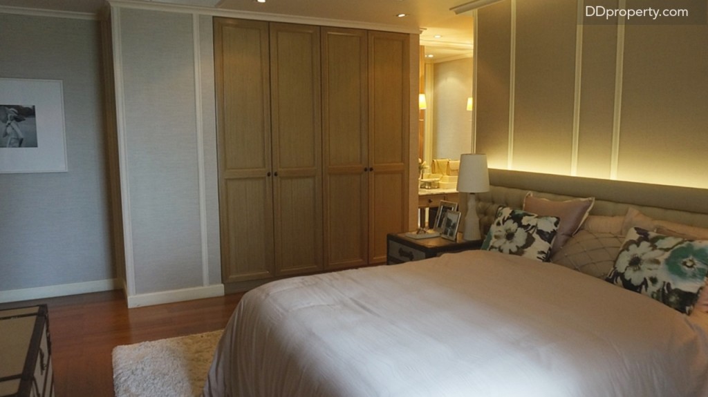 พื้นที่ด้านข้างสามารถเพิ่มงาน built-in ตู้เสื้อผ้าได้