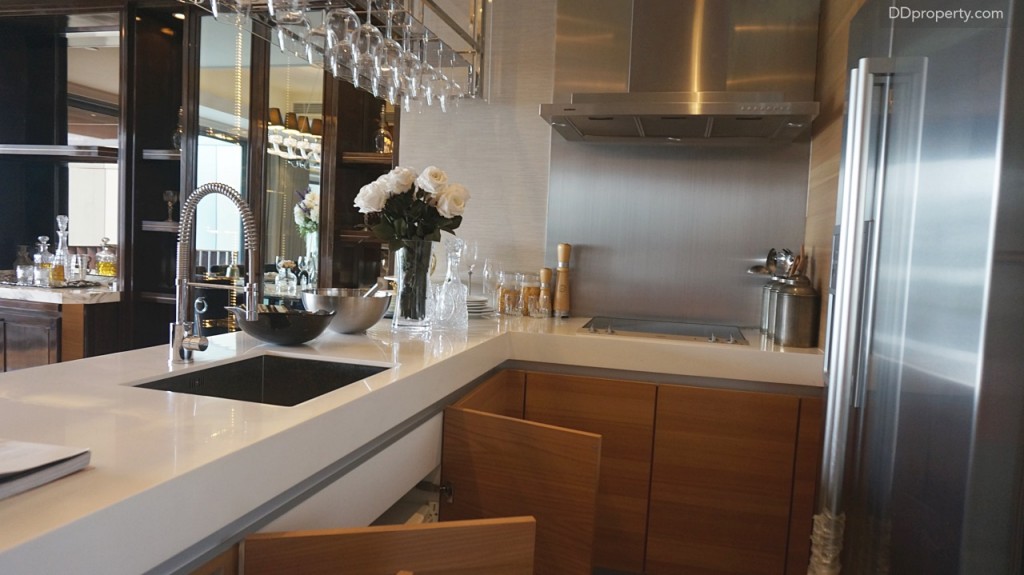 เตาไฟฟ้าและที่ดูดควันที่ให้เป็นแบรนด์ Gaggenau เช่นเดียวกัน