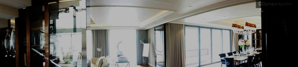 ชั้น ground floor ประกอบด้วย พื้นที่หน้าบ้าน, ห้องรับแขก, ห้องรับประทานอาหาร, ห้องน้ำ, ครัวด้านใน, ครัวด้านนอกสำหรับแม่บ้าน, ห้องนอนและห้องน้ำสำหรับแม่บ้าน, พื้นที่หลังบ้าน, ระเบียงส่วนตัวยื่นออกไปยังเกาะส่วนตัว