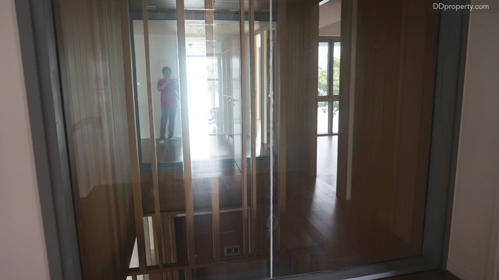 ห้องเปล่ายูนิตนี้มีลิฟท์เฉพาะจากชั้นใต้ดินขึ้นมาชั้น  G