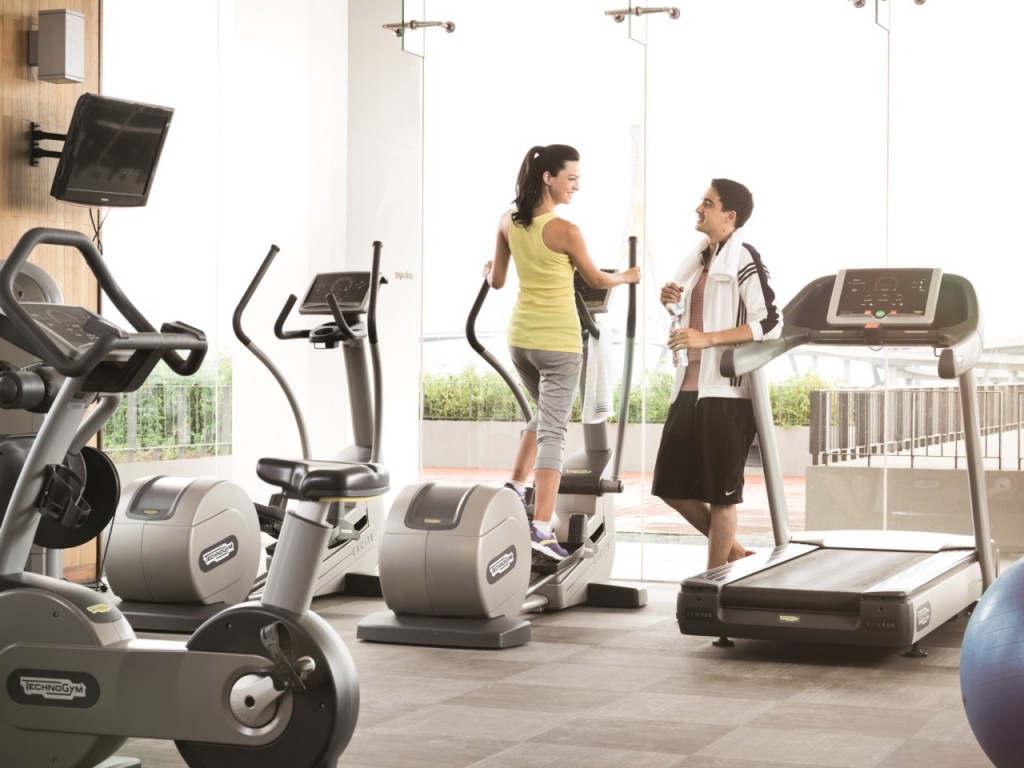 ฟิตเนสที่มาพร้อมกับอุปกรณ์ออกกำลังกายที่หลากหลาย