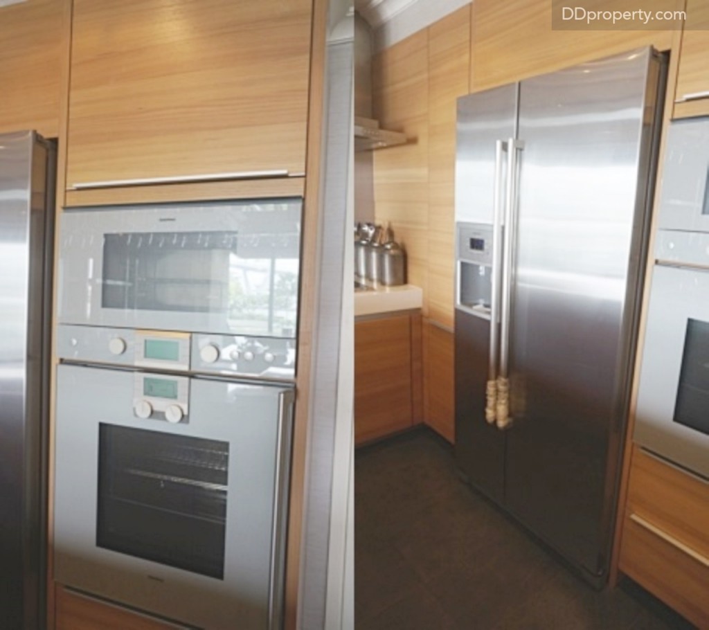 ทั้งเตาและตู้เย็นขนาดประมาณ 12 คิวจะให้เป็นแบรนด์เดียวกัน 