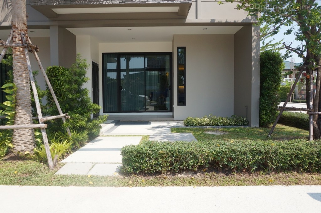 Pieamsuk Pinklao KanjanapisekDSC08090-004