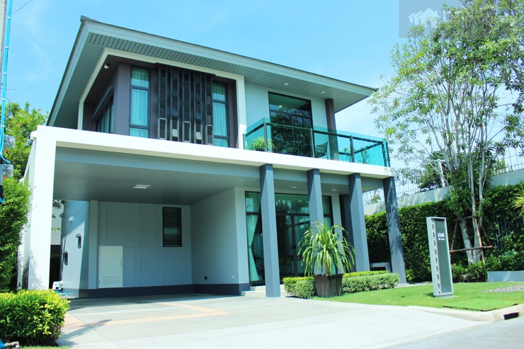 บ้านสวัสดีประกอบด้วย 4 ห้องนอน 3 ห้องน้ำ 1 ห้องรับแขก 1 ห้องรับประทานอาหาร 1 ครัวไทย พร้อมที่จอดรถ 2 คัน