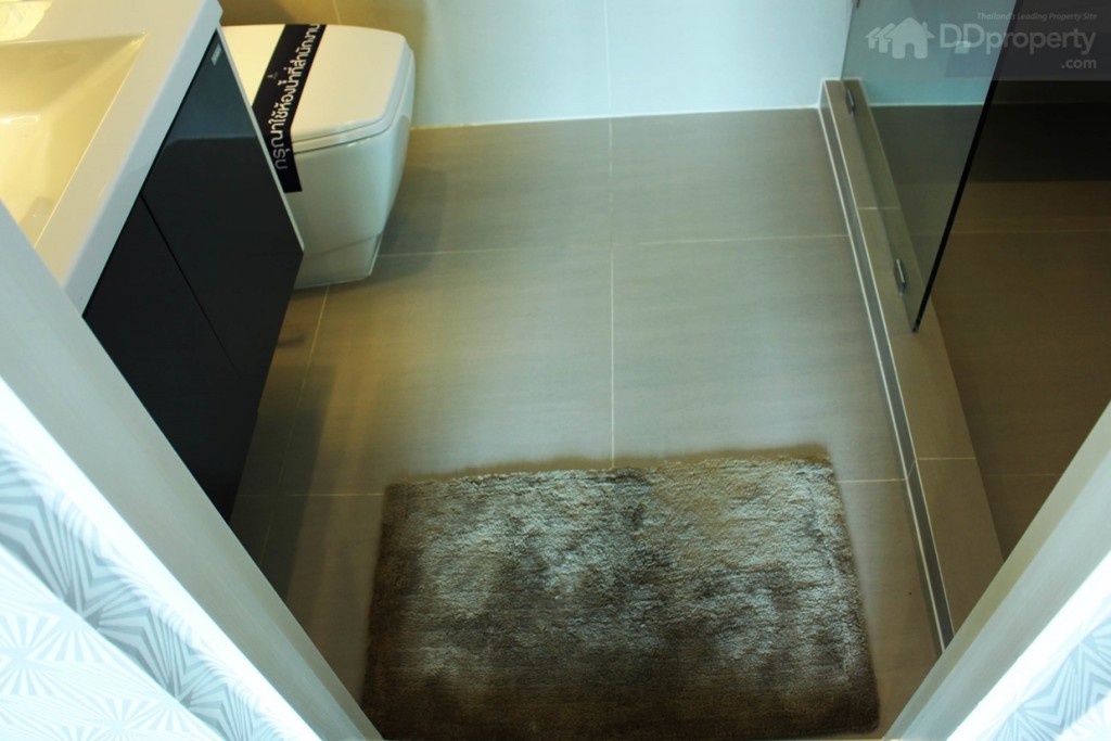 ห้องนอนใหญ่จะมีห้องน้ำในตัว ขนาด 2.50x1.50 เมตร