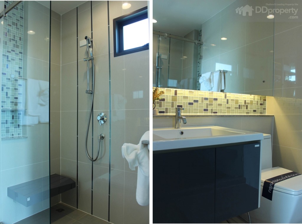  แยกส่วนเปียก-แห้ง มีฉากกั้นห้องอาบน้ำพร้อมยกขอบกันน้ำ  หน้าต่างระบายอากาศ และพื้นกันลื่น ส่วนสุขภัณฑ์เป็นของ MOGEN