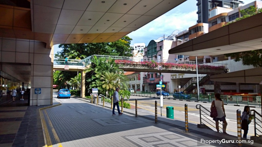 Shaw Plaza bus stop and taxi stand