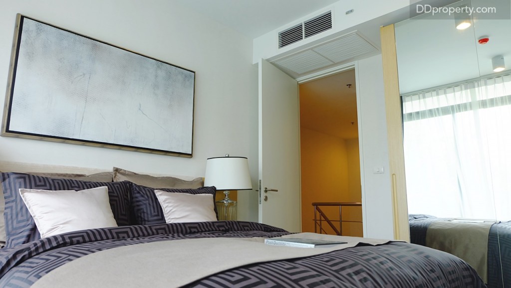 ห้องนอนนี้มีขนาดประมาณ 3x3 เมตร (รวมห้องน้ำในตัว)