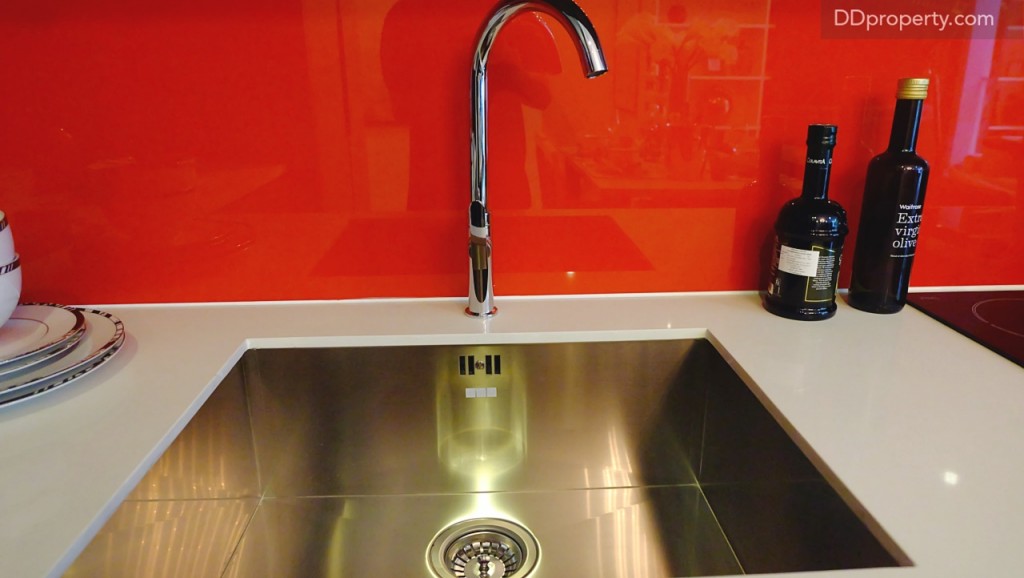 อ่างล้างจานเป็นแบรนด์ Franke เช่นเดียวกับยูนิตประเภทอื่นๆ