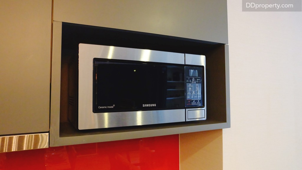 รวมทั้ง ไมโครเวฟจาก Samsung ที่มาพร้อมกับห้องประเภทนี้เช่นกัน