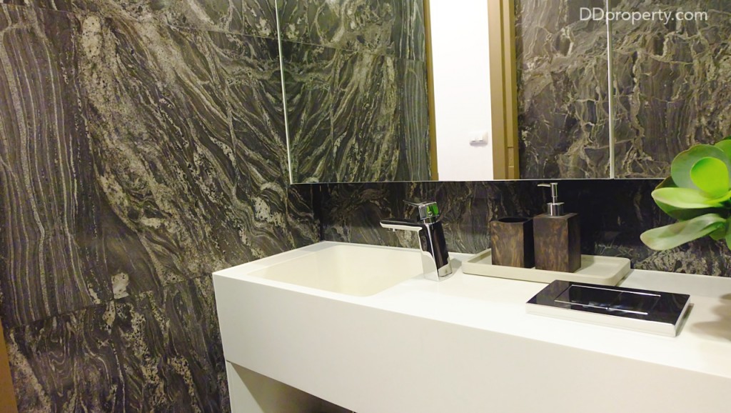 สำหรับสุขภัณฑ์และอ่างล้างหน้าพร้อมงานบิลท์อินจะยังคงเป็น spec เดียวกับแบบ Premier