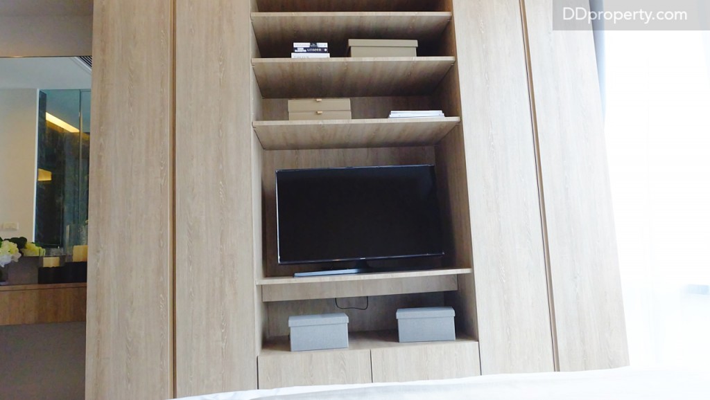งานบิลท์อินชั้นวางทีวีปลายเตียงขนาดทีวีที่สามารถวางได้แนะนำเป็นที่ 32-40 นิ้ว จะลงตัว