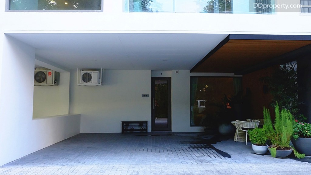 พื้นที่จอดรถส่วนตัวของยูนิตประเภททาวน์เฮ้าส์