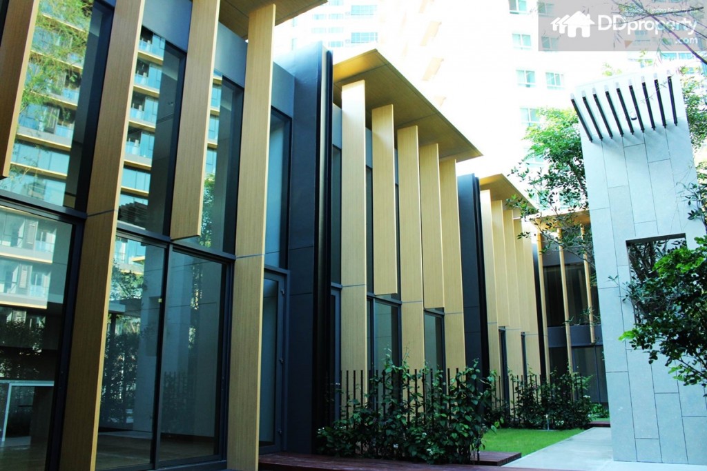 พื้นที่ดาดฟ้า หรือบริเวณของห้องแบบSOHO ซึ่งมีจำนวน 9 ยูนิต พร้อมพื้นที่สวนด้านหน้าห้อง