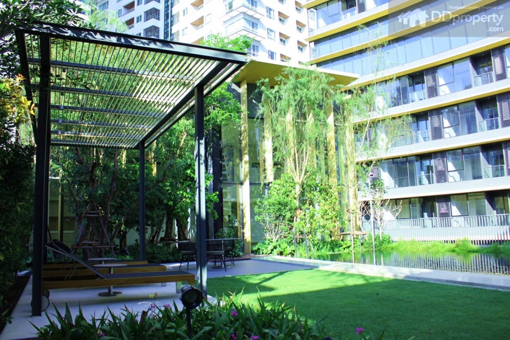 บริเวณนี้ถือเป็นพื้นที่ด้านหน้าซึ่งอยู่ติดกันสวนและสระว่ายน้ำ มีจำนวน 4 ยูนิต