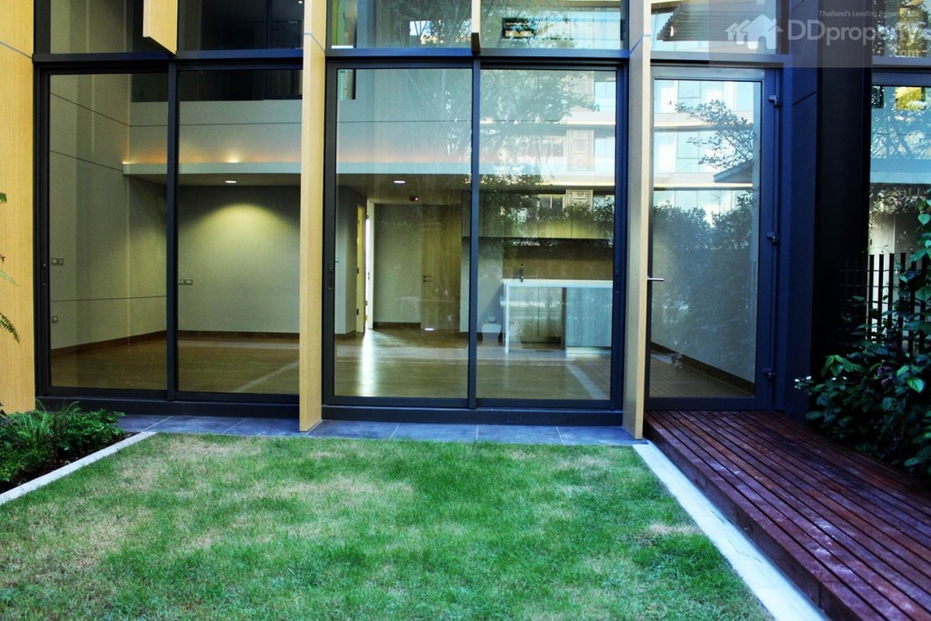 ทุกห้องจะมีพื้นที่สวนด้านหน้าของแต่ละห้องเป็นพื้นที่สวนแบบเปิดโล่ง 