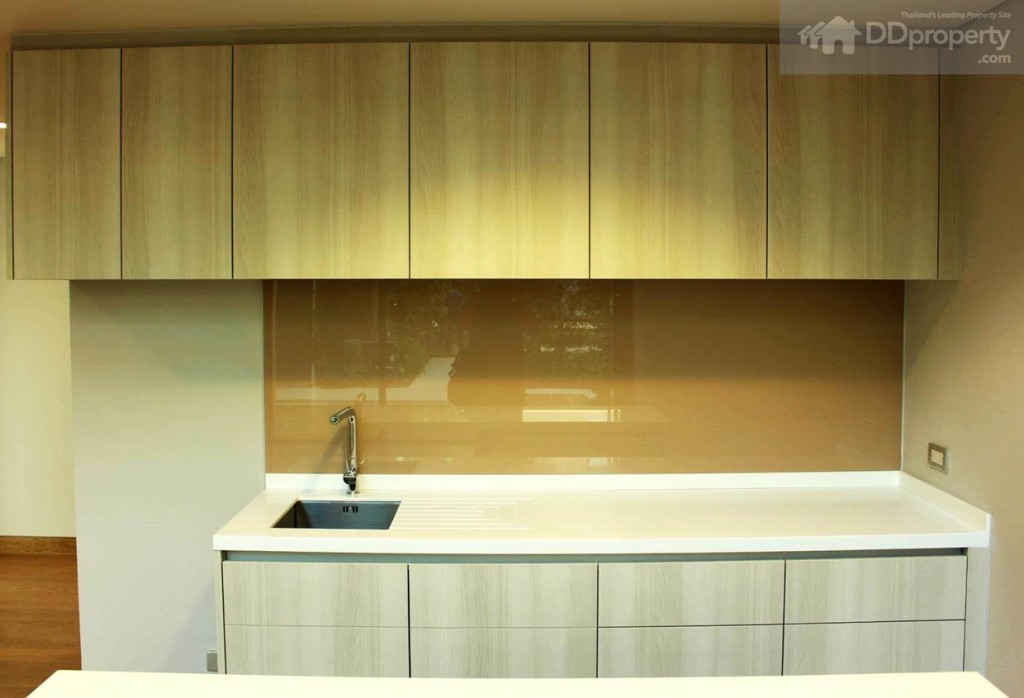 ห้อง SOHO เป็นแบบ fully fitted พื้นที่ครัวถูกออกแบบให้เป็บแบบครัวฝรั่ง  เน้นทำอาหารเบาๆ กลิ่นไม่แรง เนื่องจากเป็นห้องแบบเปิดโล่งจึ่งไม่เหมาะกับการทำอาหารหนักๆ