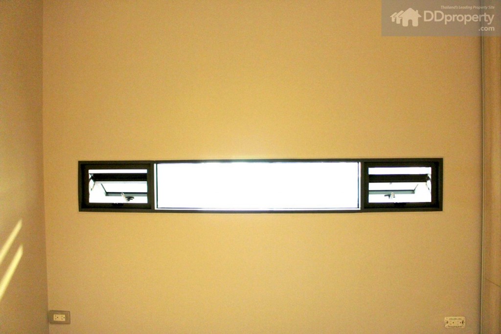 ช่องระบายอากาศ ก็แปลกดีที่ช่องระบายอากาศกลับไม่อยู่ด้านบนแต่อยู่ตรงการแทน คงเป็นเรื่องของการดีไซน์ตามแบบของโครงการ
