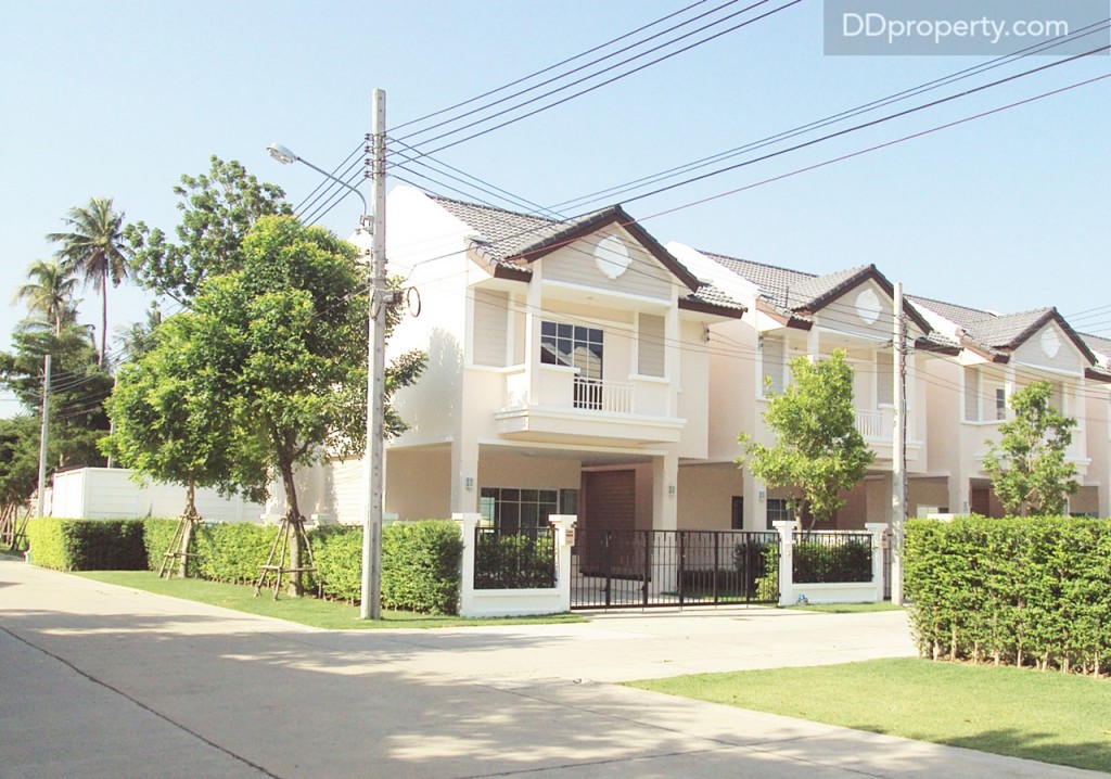 ภายในโครงการ โซนทาวน์โฮม มีสวนหย่อมให้ได้นั่งพักผ่อน