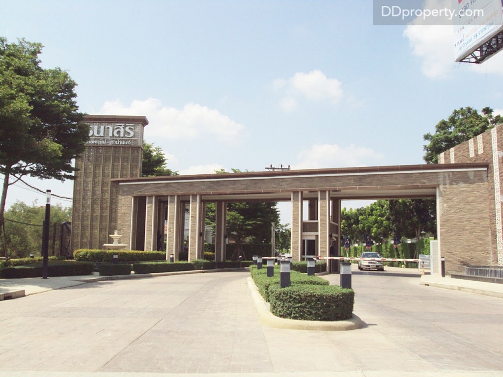 ซุ้มด้านหน้าทางเข้าโครงการ