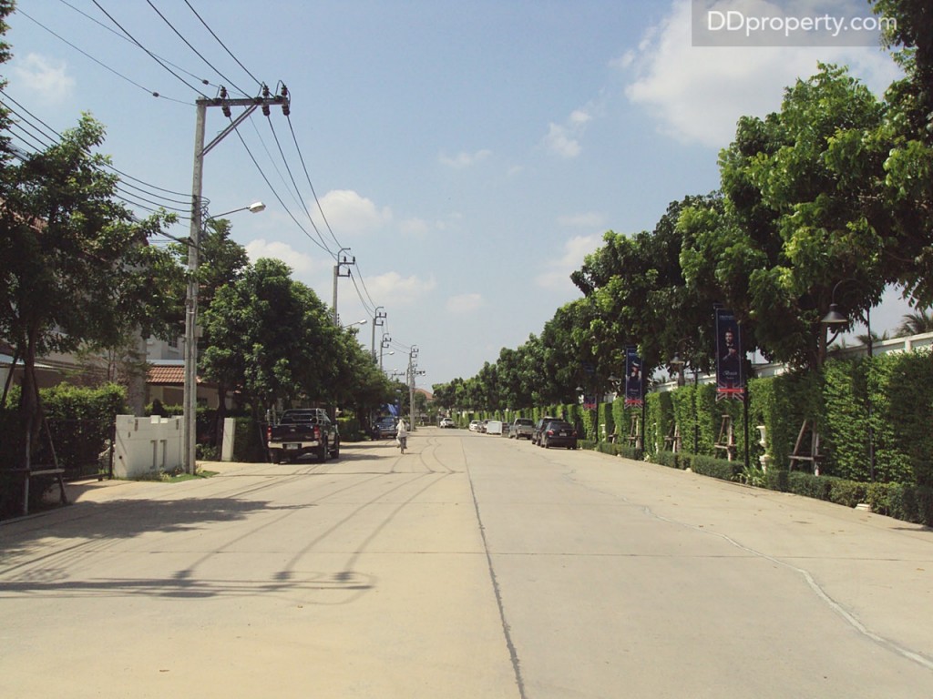 ถนนโซนด้านหน้ากว้าง 16 ม.