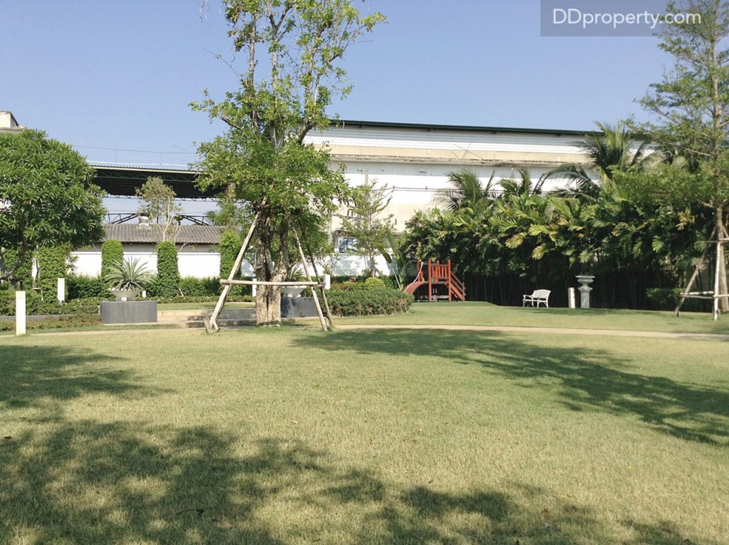 ด้านหน้าของคลับเอ้าส์