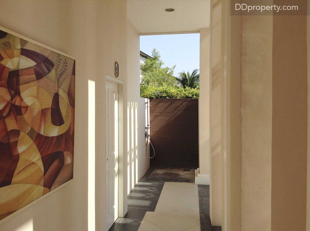 ส่วนของห้องน้ำและชาวเวอร์ล้างตัวก่อนลงสระว่ายน้ำ