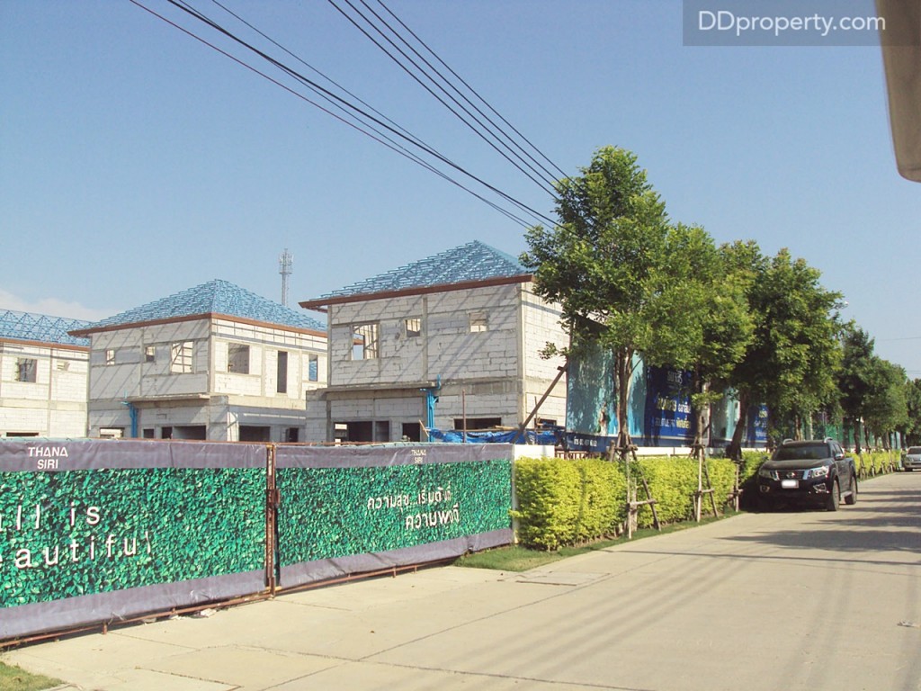 อีกมุมหนึ่งของโซนก่อสร้างบ้านเดี่ยว และบ้านแฝดเช่นกัน