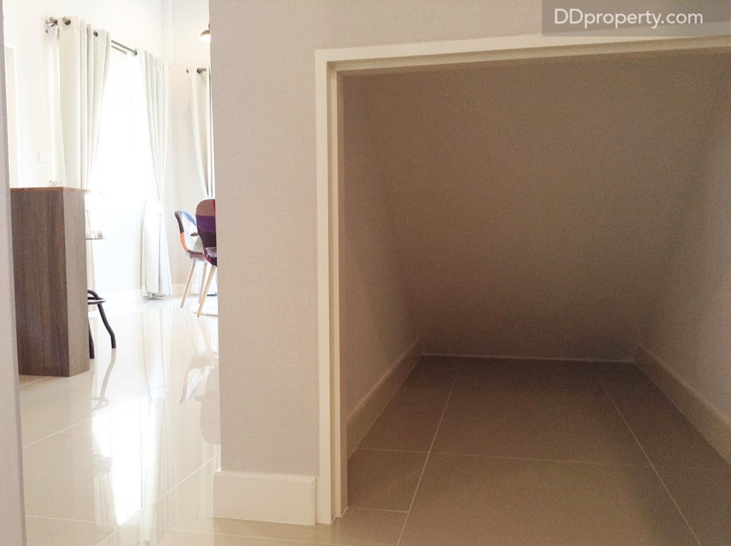 ที่เก็บของใต้บันได