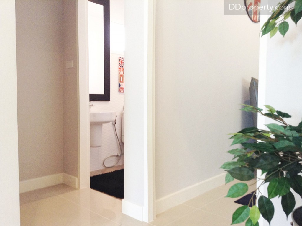 ห้องน้ำอยู่ติดกับห้องนอนผู้สูงอายุ เพื่อให้สะดวกในการเดินเข้าออก