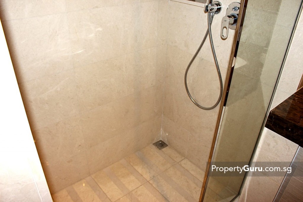 luxus hills master bathroom 2