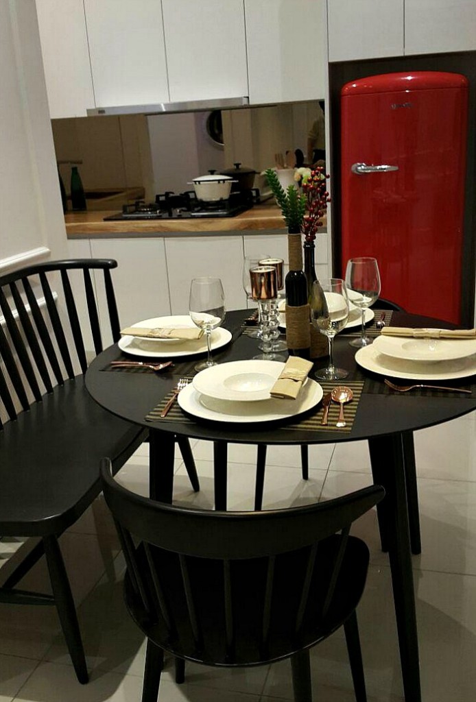 21 - Gravit8 - Dining Area and Kitchen