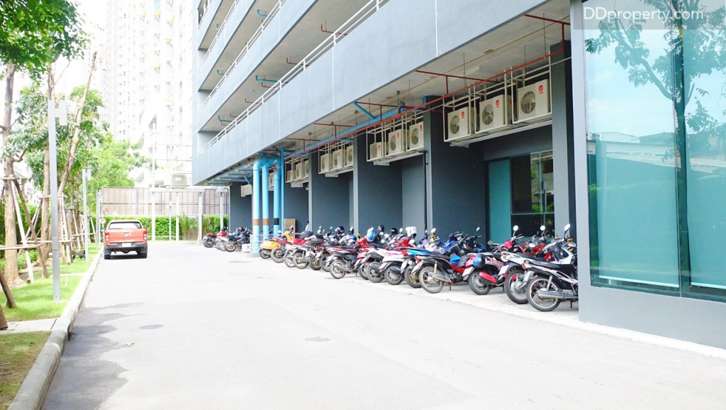 สำหรับพื้นที่จอดรถจักรยานยนต์จะอยู่ด้านข้างล็อบบี้ในฝั่ง A