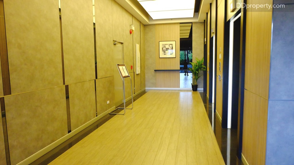 เมื่อเดินเข้ามาจะพบว่าลิฟท์อยู่ทางฝั่งขวามือ